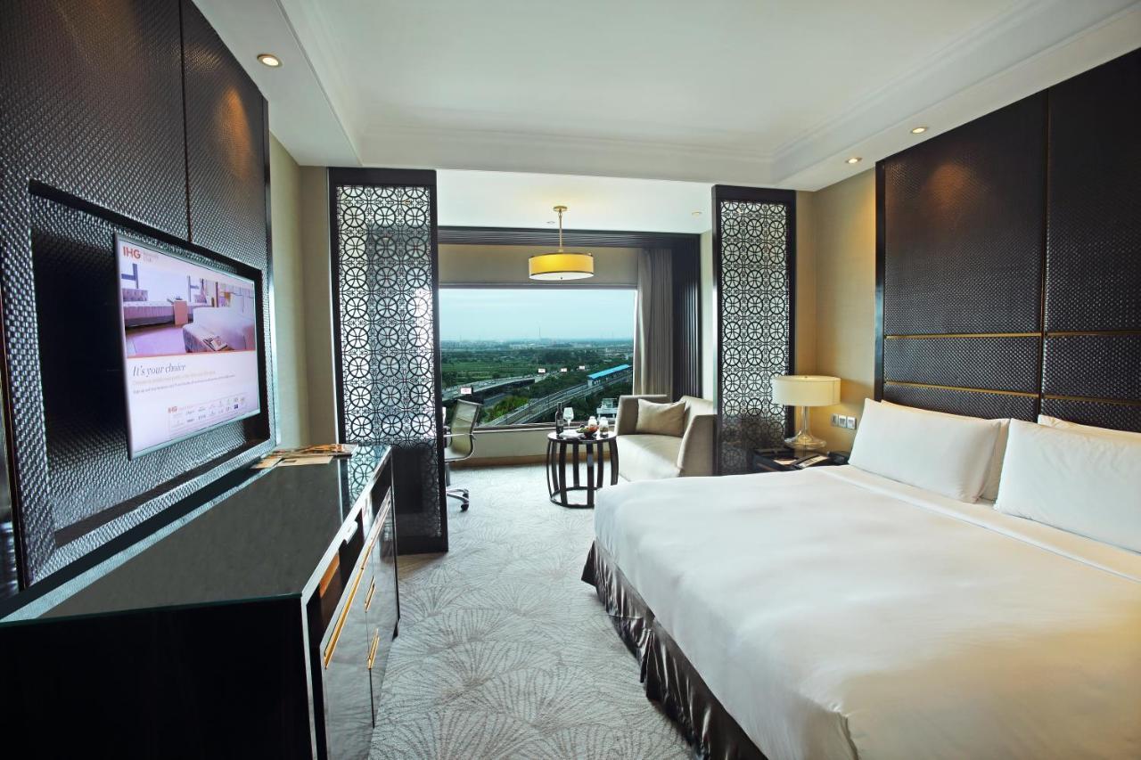 Crowne Plaza Mayur Vihar Noida By Ihg Hotel New Delhi