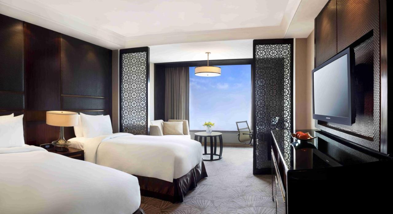 Crowne Plaza Mayur Vihar Noida By Ihg Hotel 5*