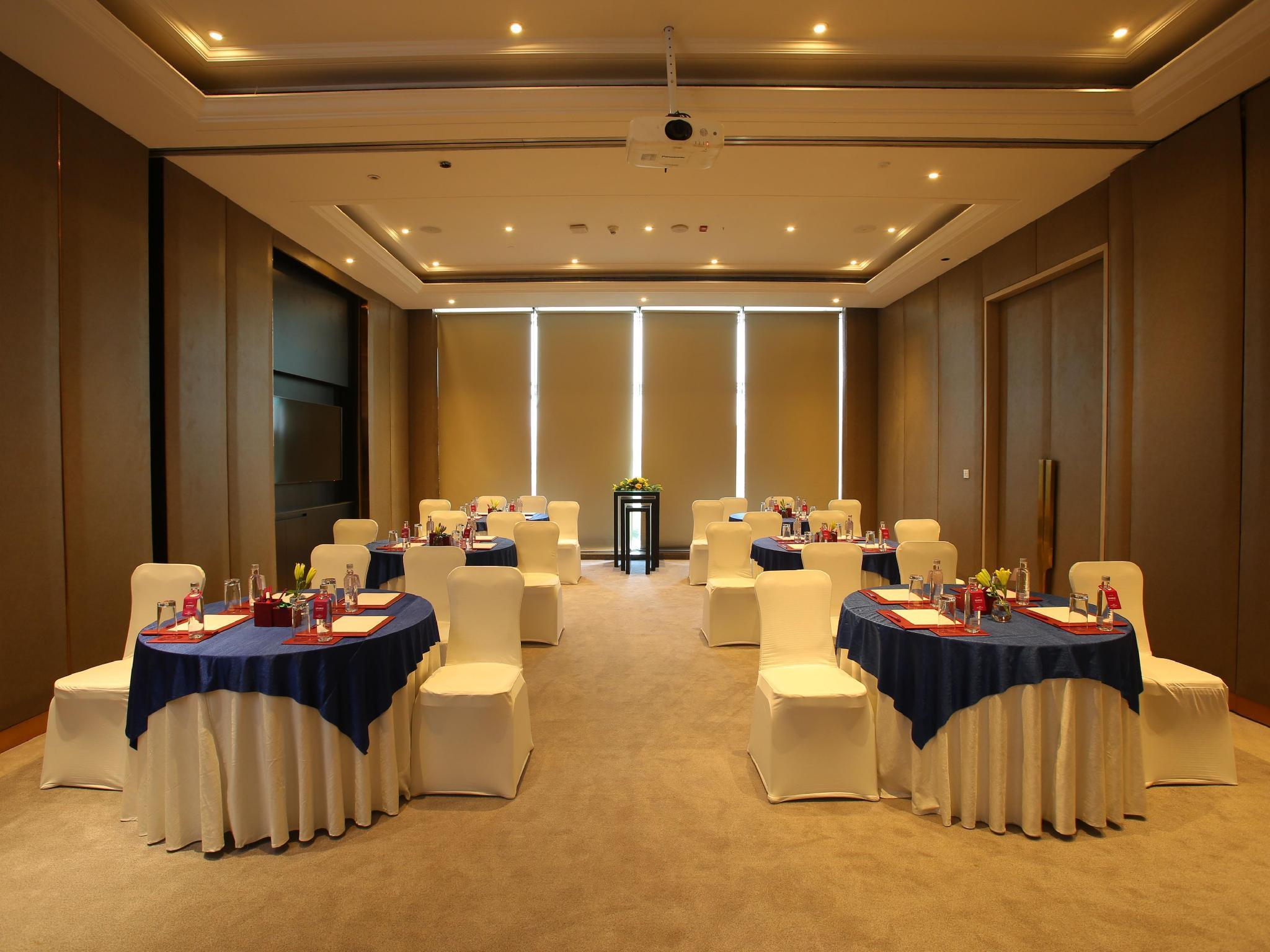 Hotel Crowne Plaza Mayur Vihar Noida By Ihg New Delhi